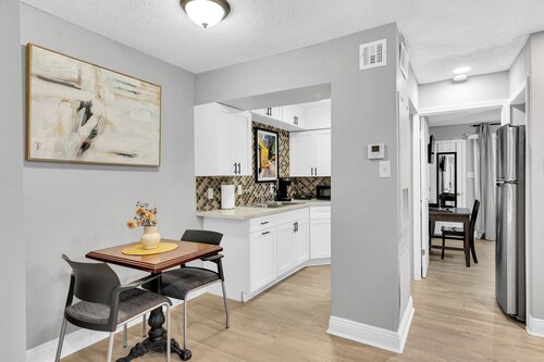 Quiet/Clean-Near every food place imaginable, 10min from Downtown New Orleans!