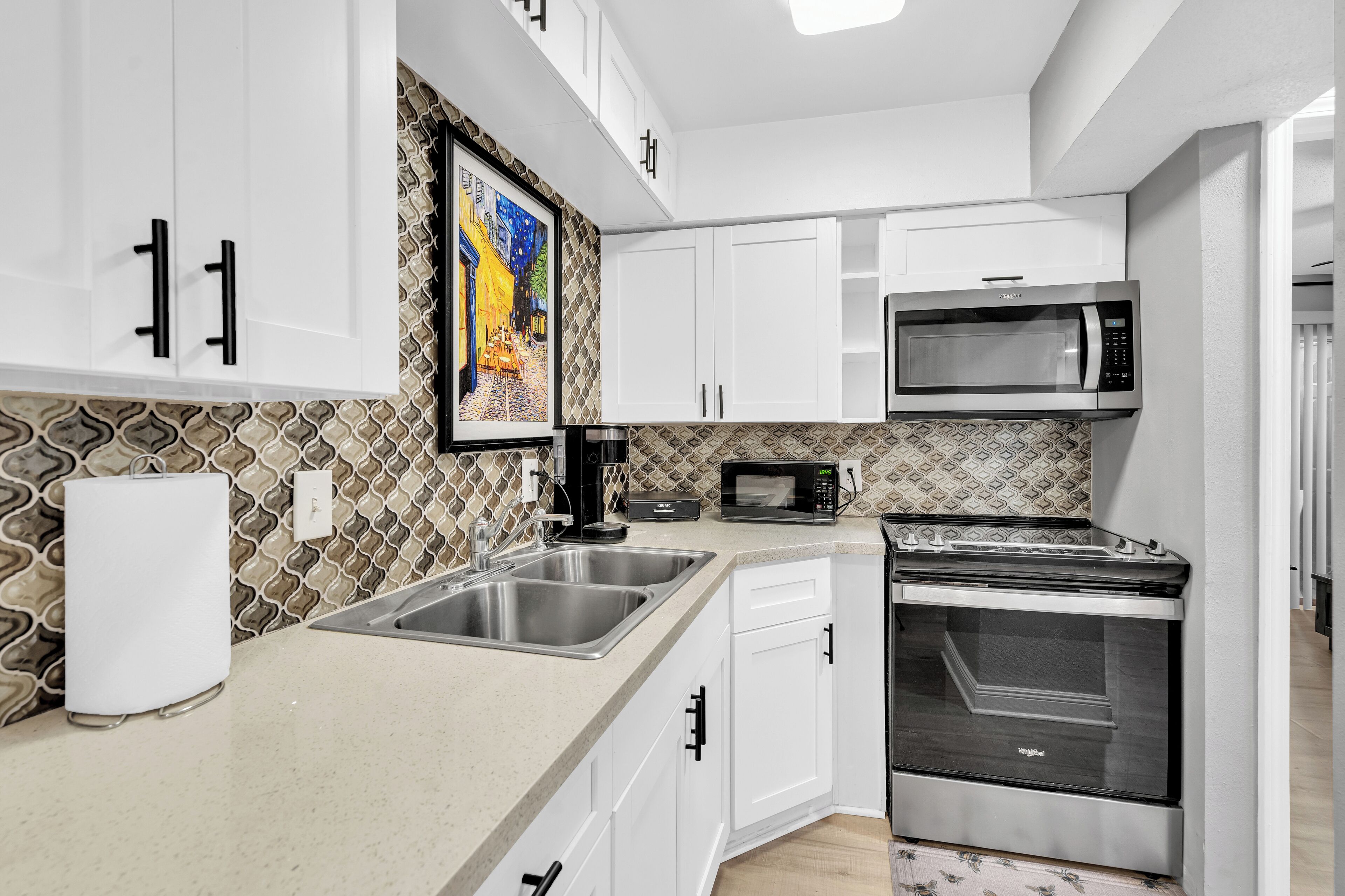 Réfrigérateur, micro-ondes, four, plaque de cuisson