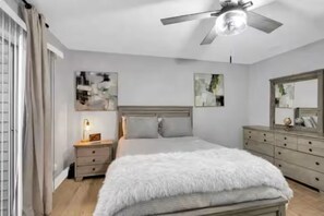 1 bedroom, desk, iron/ironing board, free WiFi - Clean/Quiet-Near every typre of eatery imaginable, Come enjoy New Orleans! (Metairie)