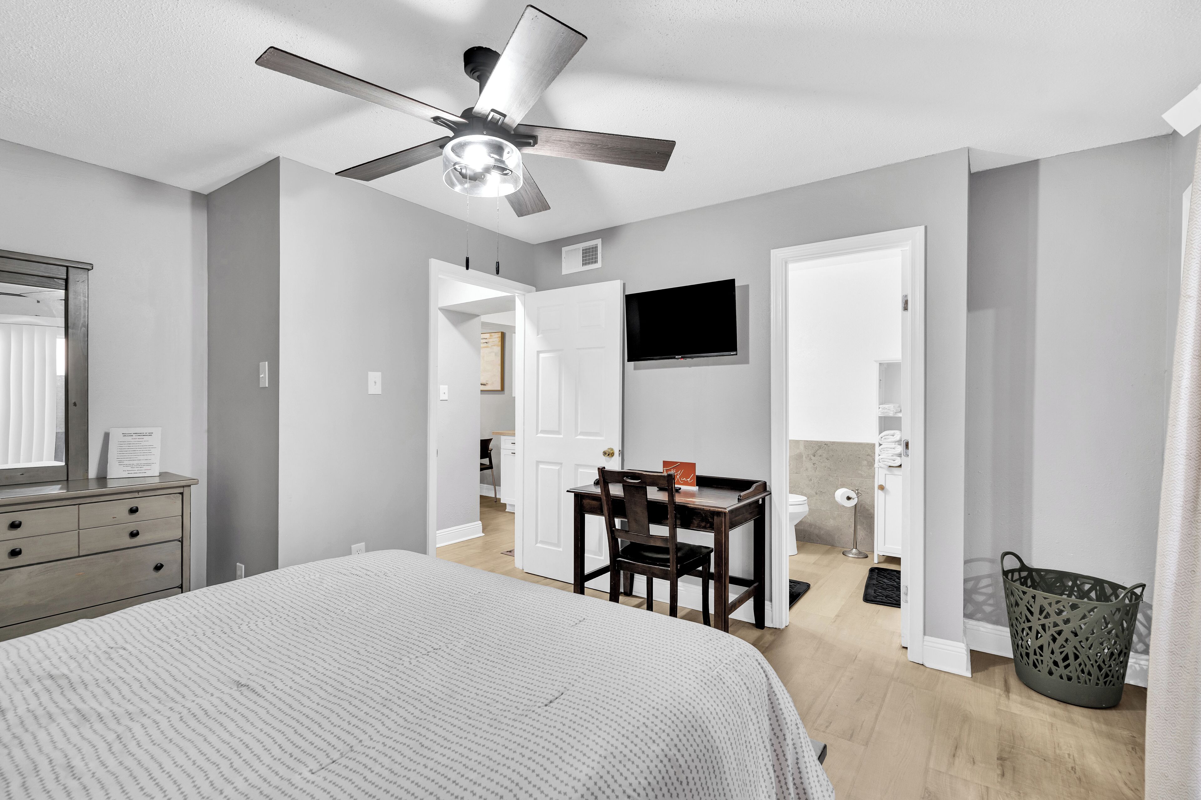 1 chambre, bureau, fer et planche à repasser, Wi-Fi gratuit