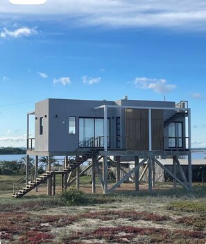 Exterior - House between the sea and the lagoon of José Ignacio. Unique views. Natural environment. (Santa Mónica)