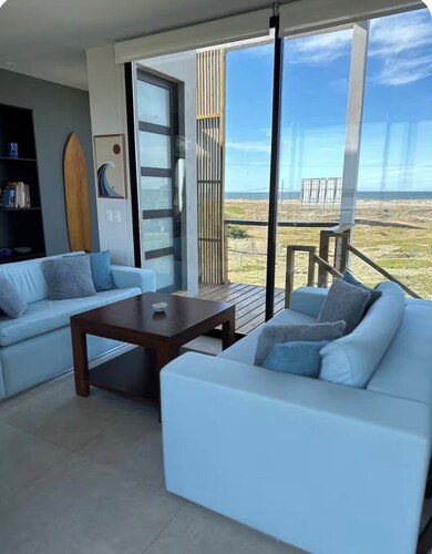 House between the sea and the lagoon of José Ignacio. Unique views. Natural environment.