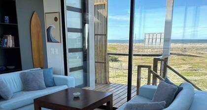 House between the sea and the lagoon of José Ignacio. Unique views. Natural environment.