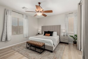 3 bedrooms, desk, iron/ironing board, travel crib - Large Single Story in Surprise with Pool Heat Included, Mins. from Loop 303 (Surprise)