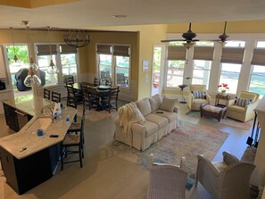 Living area - Lakefront Lake Oconee Retreat ~ 5BR/4.5BA ~ MASTERS WEEK ONLY (Eatonton)