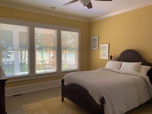 Iron/ironing board, WiFi, bed sheets - Lakefront Lake Oconee Retreat ~ 5BR/4.5BA ~ MASTERS WEEK ONLY (Eatonton)