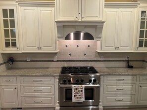 Private kitchen - Lakefront Lake Oconee Retreat ~ 5BR/4.5BA ~ MASTERS WEEK ONLY (Eatonton)