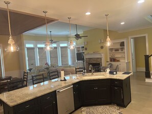 Interior - Lakefront Lake Oconee Retreat ~ 5BR/4.5BA ~ MASTERS WEEK ONLY (Eatonton)