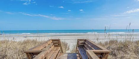 Una spiaggia nelle vicinanze