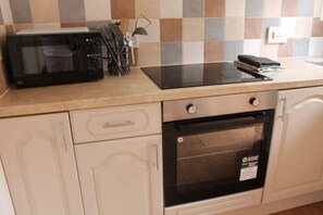Micro-ondes, four, plaque de cuisson