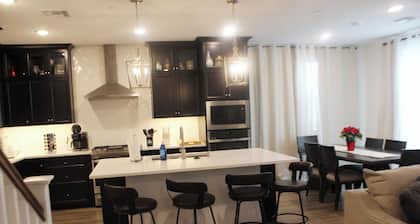 Beautiful 5-bedroom house with Large Patio backyard in charming Lathrop