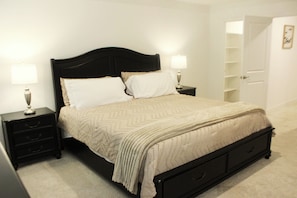 5 habitaciones, tabla de planchar con plancha, wifi y ropa de cama