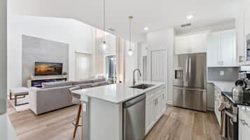 House (5 Bedrooms) | Private kitchen | Microwave, oven, stovetop, dishwasher