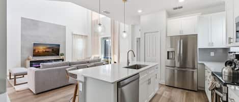 House (5 Bedrooms) | Private kitchen | Microwave, oven, stovetop, dishwasher