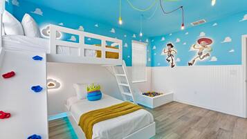 House (5 Bedrooms) | 5 bedrooms, individually decorated, desk, laptop workspace