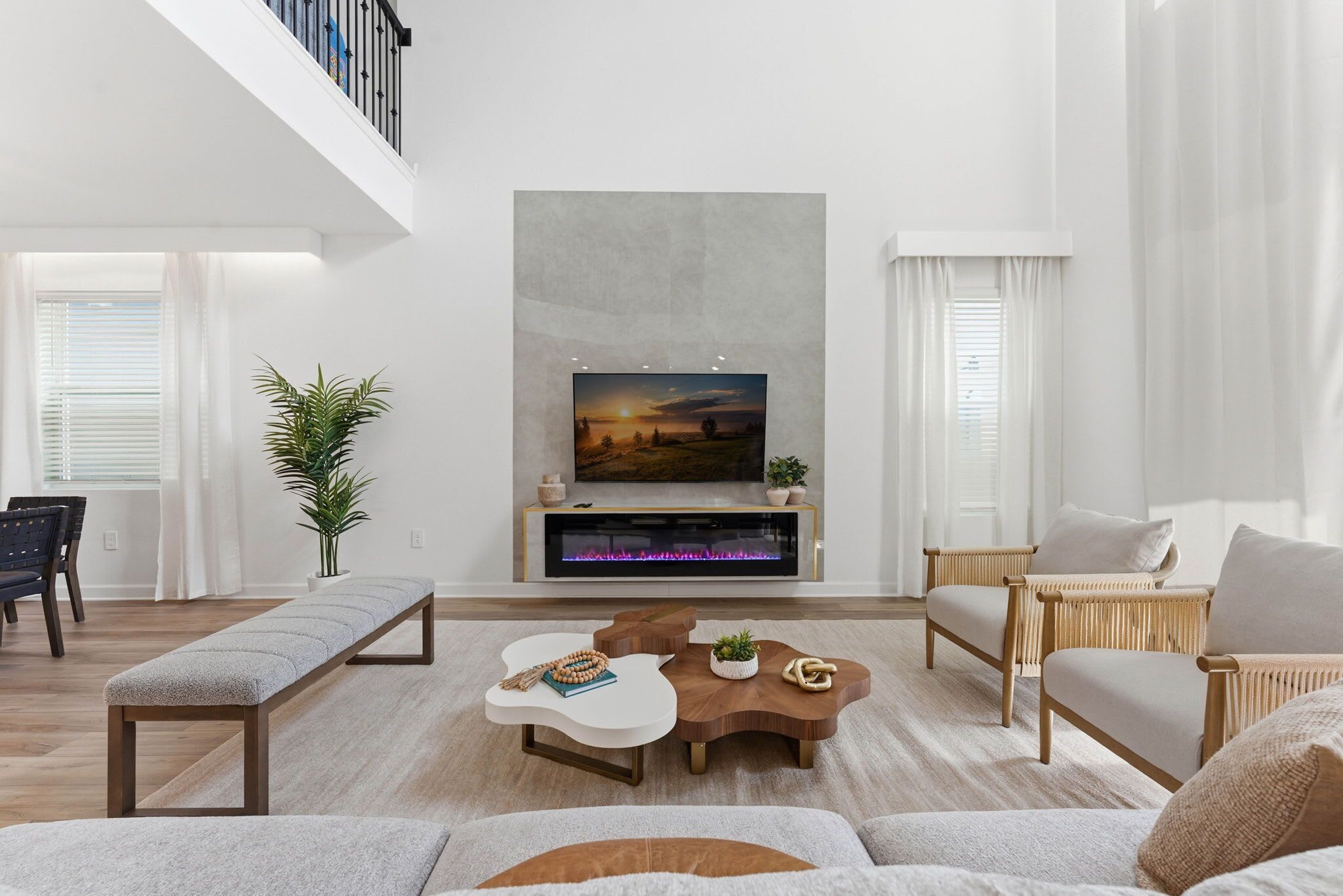 House (5 Bedrooms) | Living area | 50-inch Smart TV with cable channels