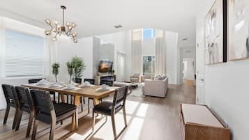 House (5 Bedrooms) | Dining