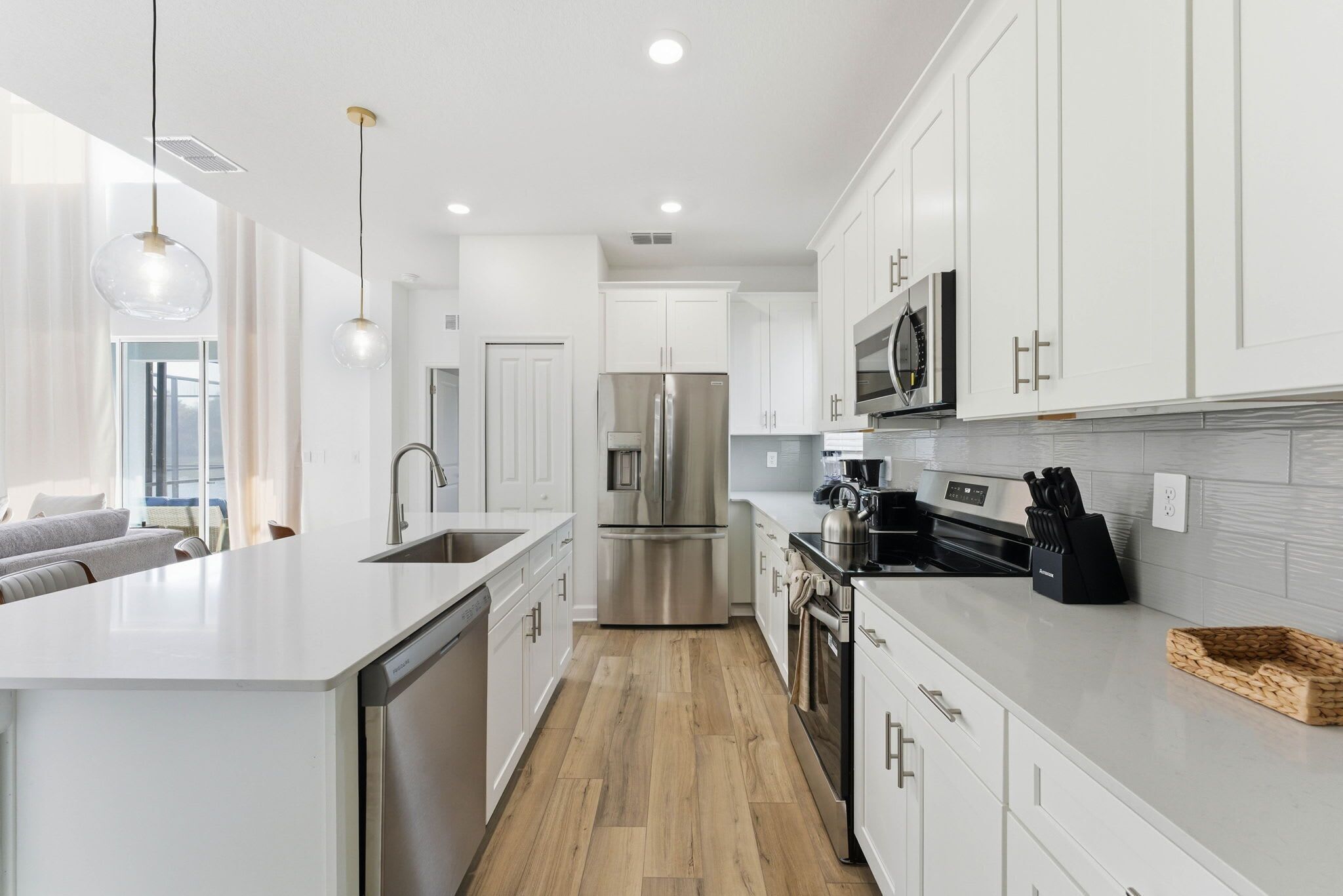 House (5 Bedrooms) | Private kitchen | Microwave, oven, stovetop, dishwasher