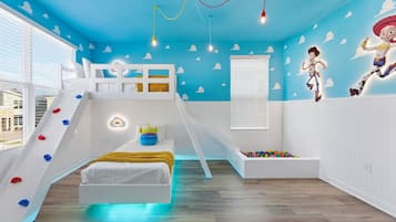 House (5 Bedrooms) | 5 bedrooms, individually decorated, desk, laptop workspace