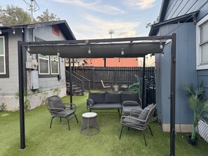 Terrace/patio - Amazing 2-bedroom house in beautiful Houston with AC (Houston)