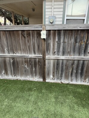 A wooden fence with a utility box attached to it. - Amazing 2-bedroom house in beautiful Houston with AC (Houston)
