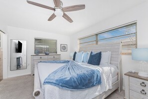 4 bedrooms, desk, iron/ironing board, travel cot - Waterfront Vibes • Pool, Kayaks, Bikes & BBQ Near Beaches & Downtown (Punta Gorda)