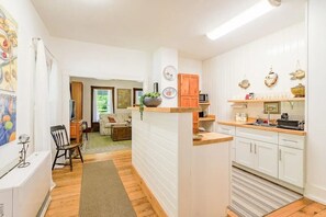 Interior - Amazing 2-bdrm apartment in quintessential coastal Friendship, Maine - 1st floor (Friendship)