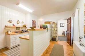 Interior - Amazing 2-bdrm apartment in quintessential coastal Friendship, Maine - 1st floor (Friendship)