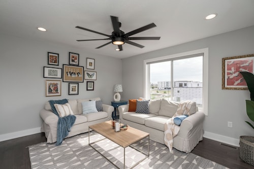 Downtown Des Moines Near Lake/Recreation