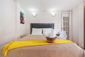 9 bedrooms, iron/ironing board, WiFi, bed sheets - Casa Trinidad - Luxury 9BR House in the Old City w/ Cook & Security (Cartagena de Indias)