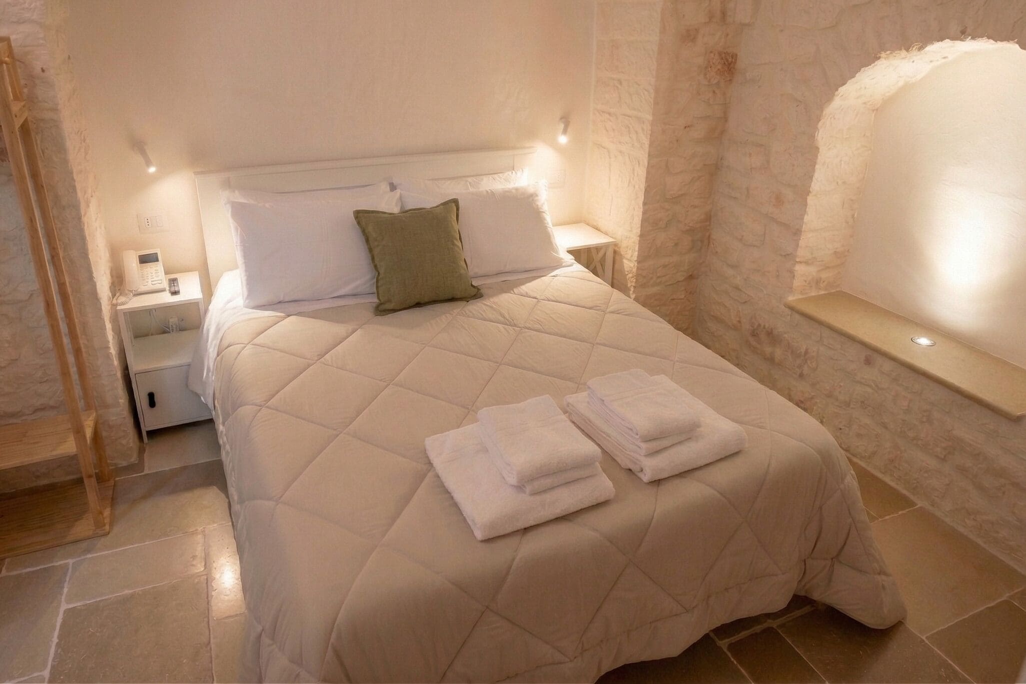 Acceso a internet y ropa de cama 