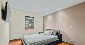 2 bedrooms - Waterfront Getaway (Patterson Lakes)