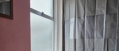 Toallas, jabón, papel de baño