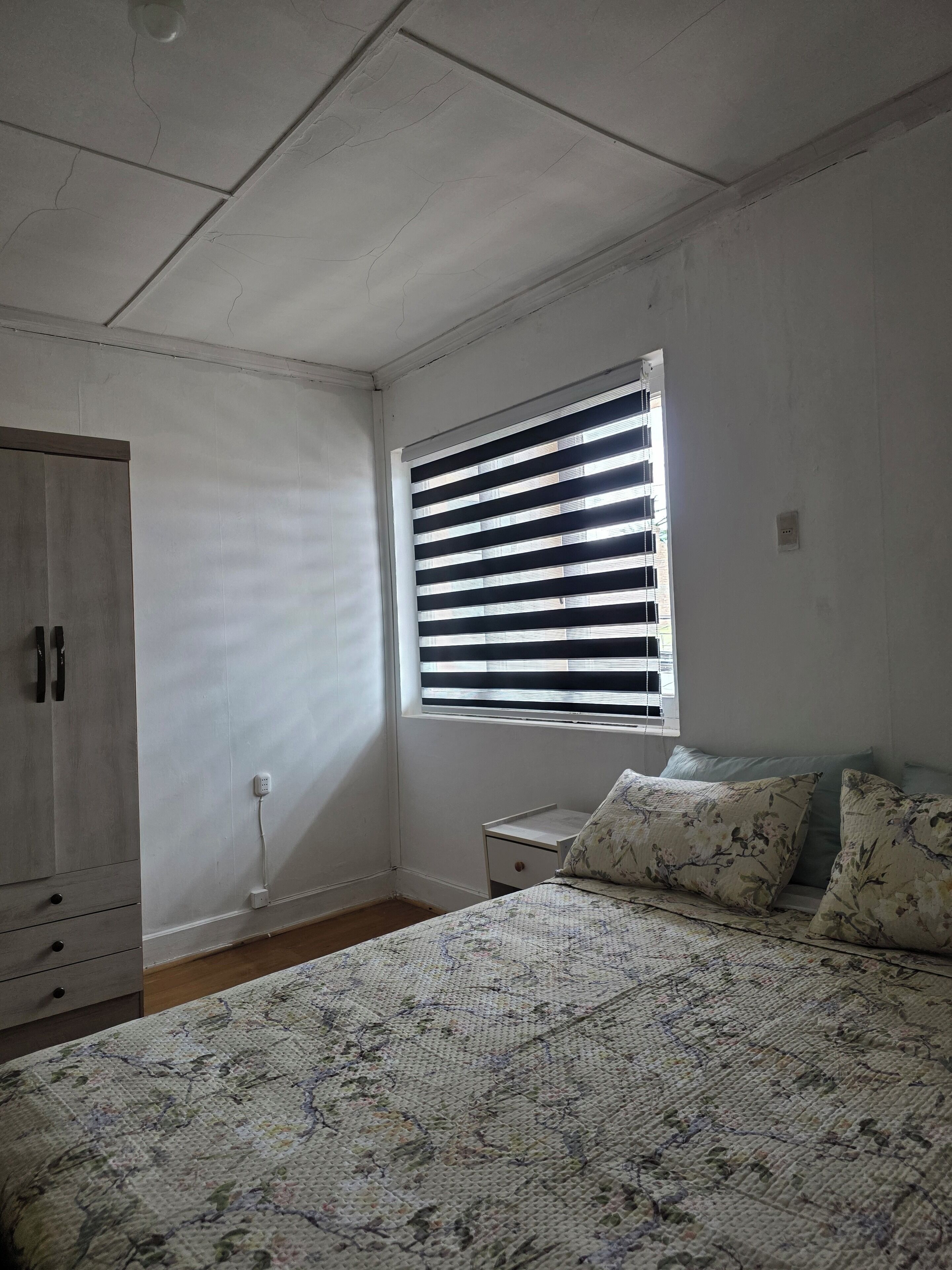 WiFi, bed sheets