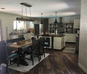 Dining - 4/2 Pool Home-Uptown Rogers.  Sm Dogs Ok. Walk to Mall, Entertainment District! (Rogers)