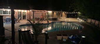 4/2 Pool Home-Uptown Rogers.  Sm Dogs Ok. Walk to Mall, Entertainment District!