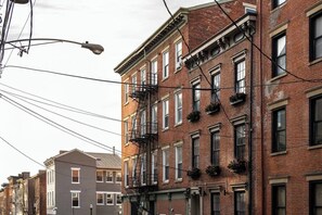 Exterior - Spacious & Chic - Walk to OTR, DT and Sleeps 11 (Cincinnati)