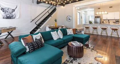 Spacious & Chic - Walk to OTR, DT and Sleeps 11