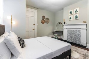 4 bedrooms, iron/ironing board, WiFi, bed sheets