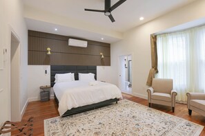 6 bedrooms, desk, travel crib, free WiFi