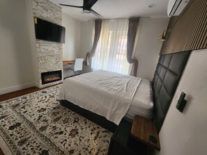 6 bedrooms, iron/ironing board, WiFi, bed sheets