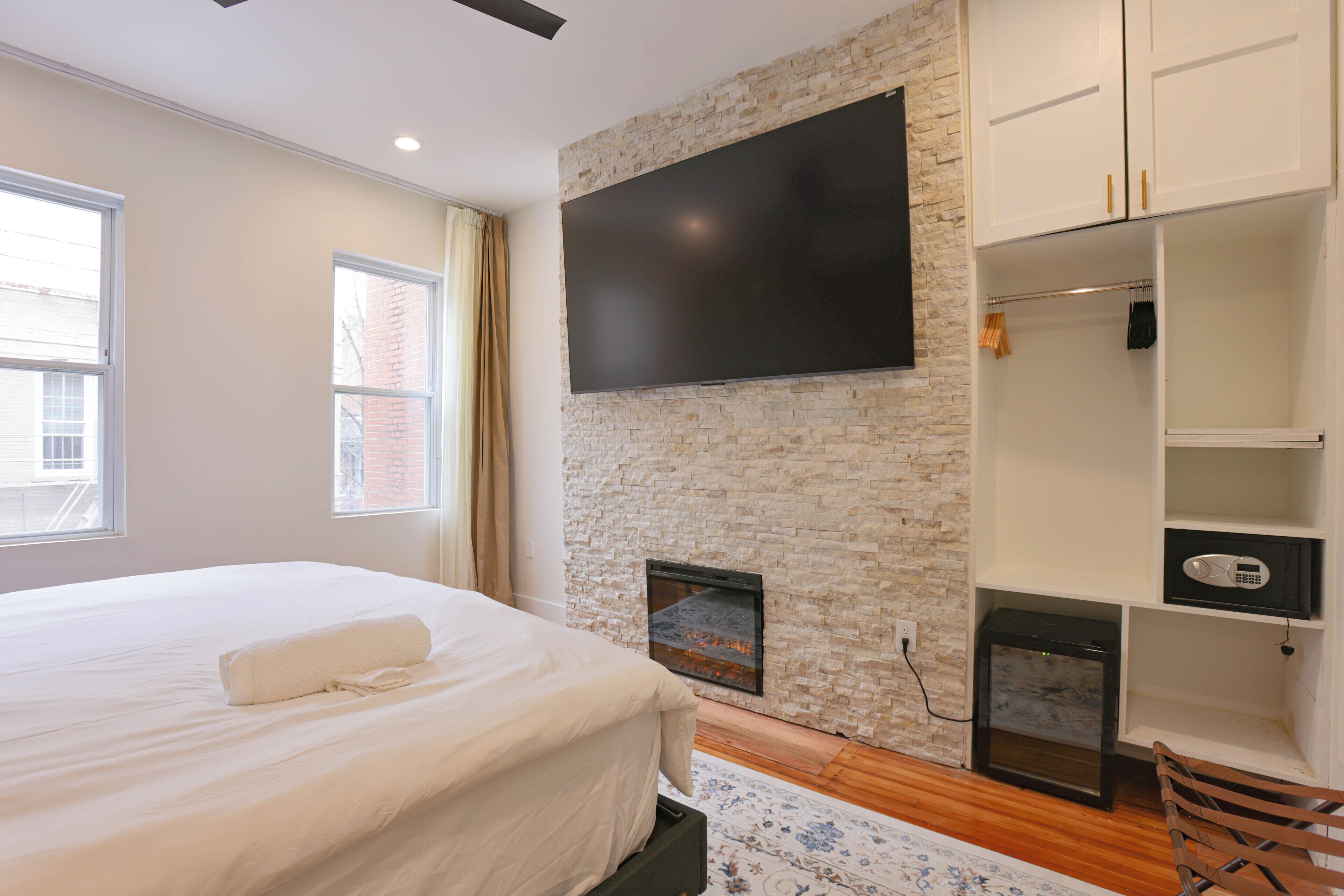 6 habitaciones, tabla de planchar con plancha, wifi y ropa de cama 