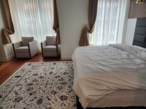 6 habitaciones, tabla de planchar con plancha, wifi y ropa de cama 