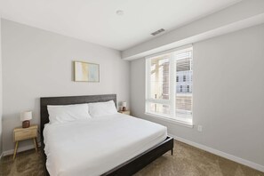 Tabla de planchar con plancha, wifi y ropa de cama 