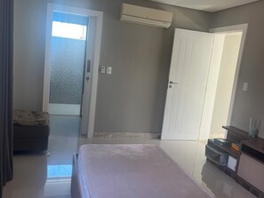 4 bedrooms, iron/ironing board, WiFi, bed sheets - Carnival with 24-hour security, water park for children, and private club. (Salvador)