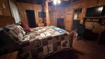 3 bedrooms, desk, WiFi, bed sheets