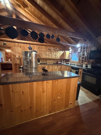 Fridge, microwave, oven, stovetop. Cozy 3-bedroom rustic lodge in Island Falls perfect for your getaway