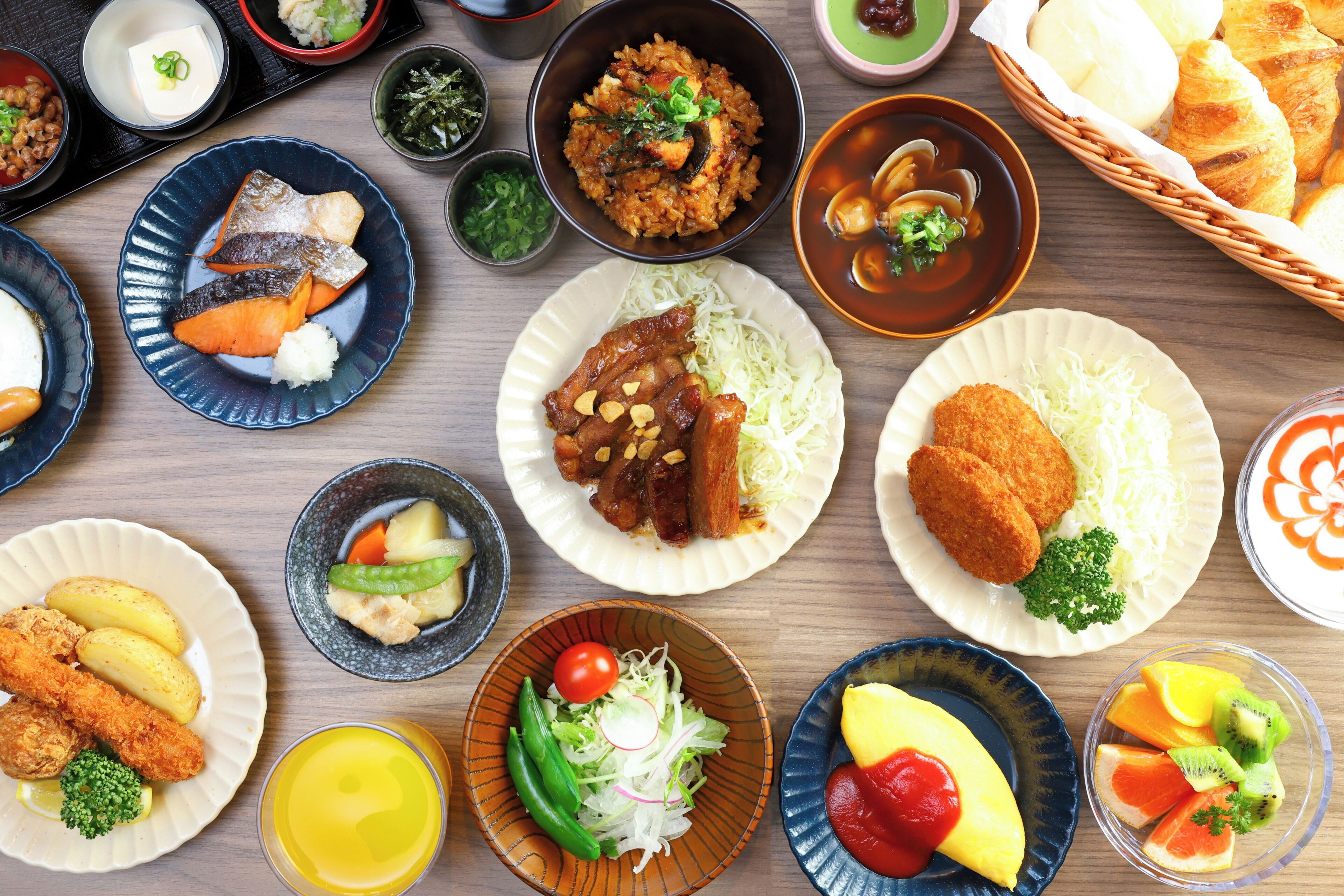 Daily buffet breakfast (JPY 2500 per person)