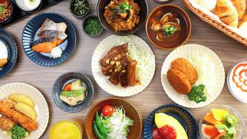Daily buffet breakfast (JPY 2500 per person)