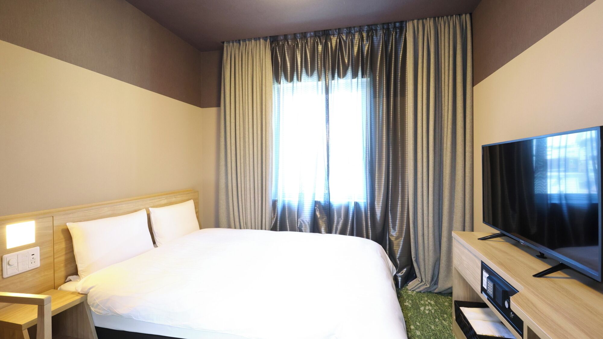 Double Room, Non Smoking | Desk, iron/ironing board, free WiFi, bed sheets